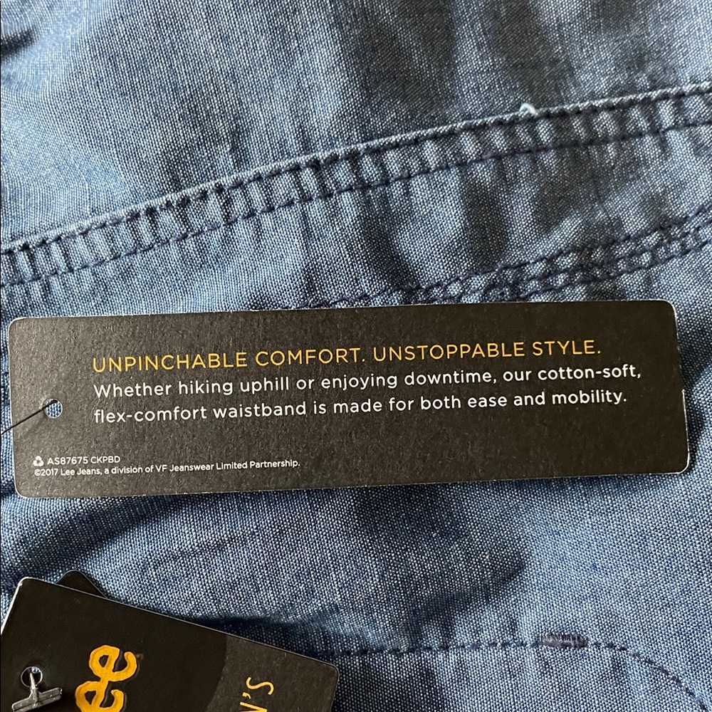 LEE Women’s Relaxed Fit SHIMMER Mid Rise Flex FLEX-To-Go Chambray Capri Pants 16 - Picture 9 of 13